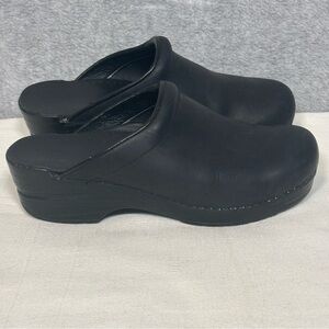 Dansko Sonja Classic Open Back Clog-Oiled Black Leather-Women EU 38 / US 7.5